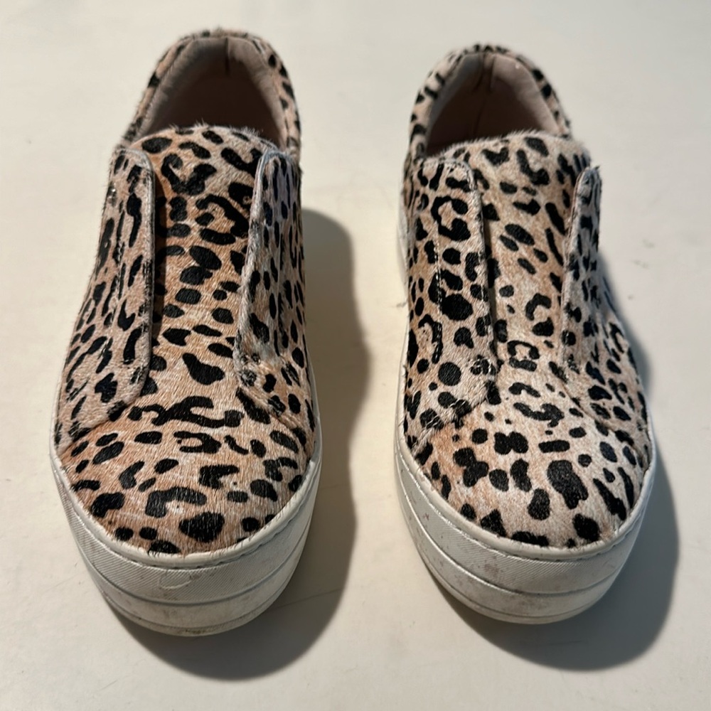 Like new sneakers